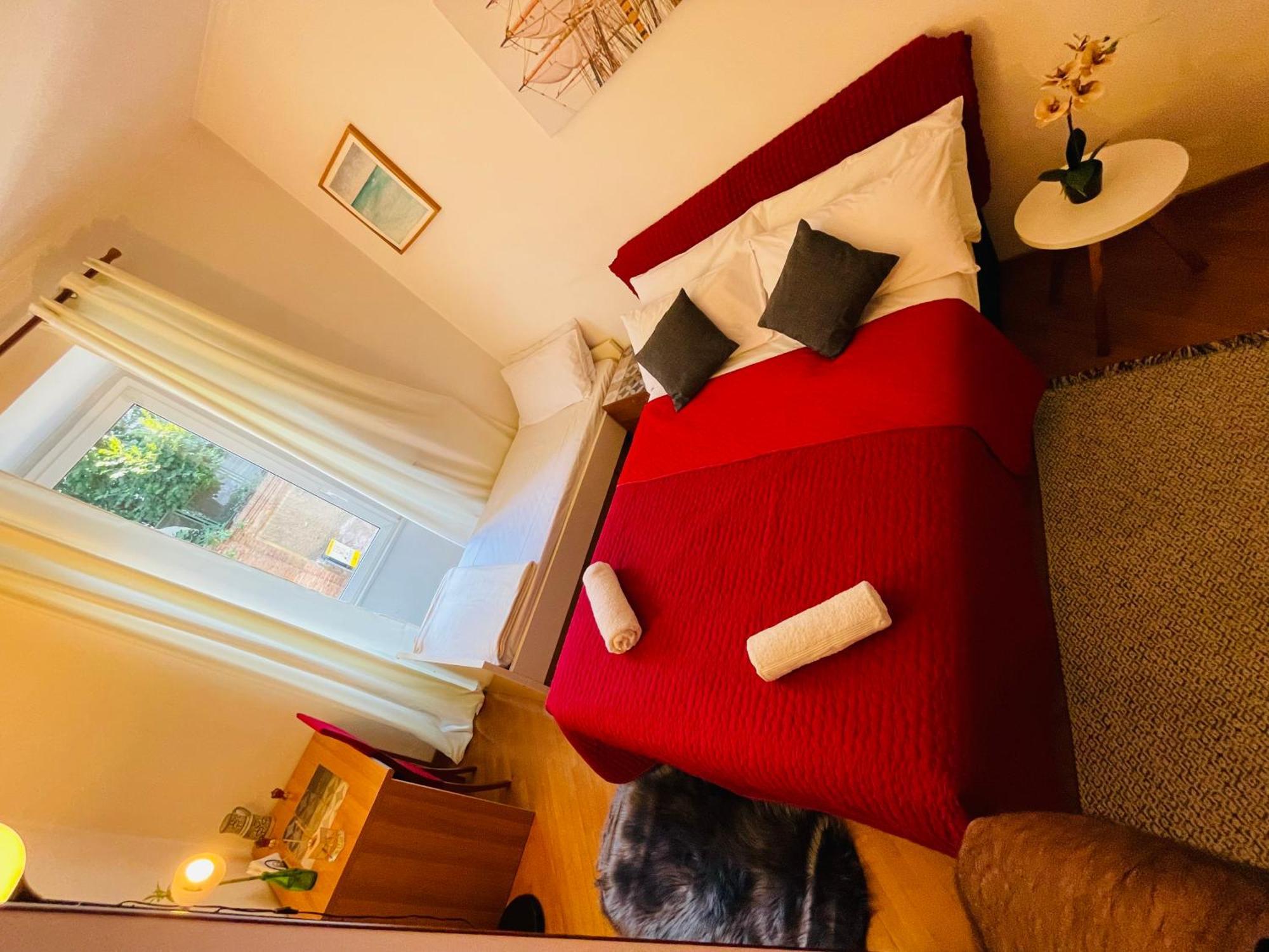 Bed and Breakfast Holiday Colosseum Рим Екстер'єр фото